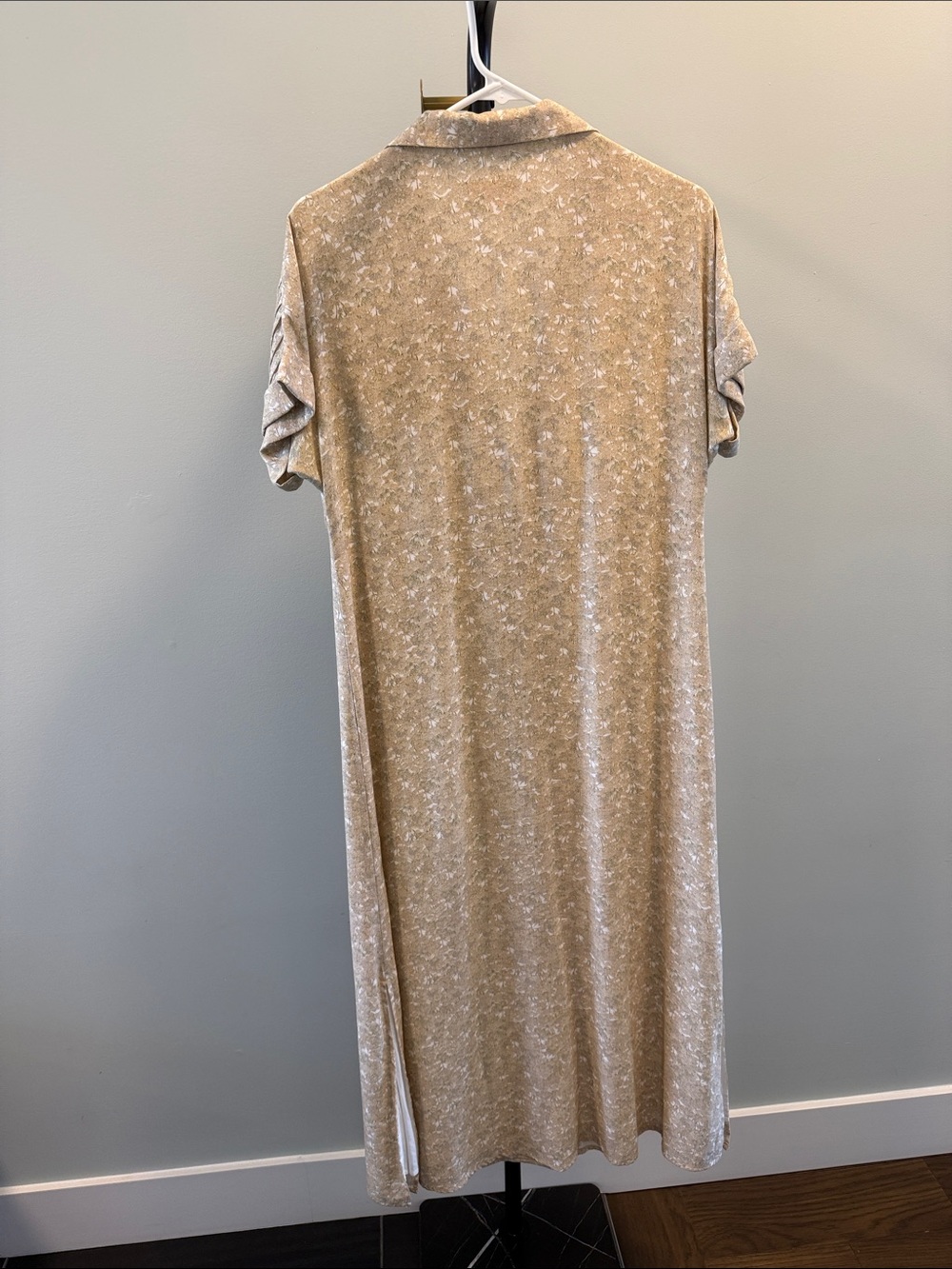 Sancia Ladies dress with stunning details for a minimal sophistication. - Picture 7 of 11